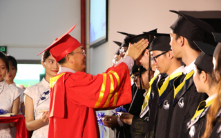 2026世界杯官方合作网站2018届本科生毕业典礼暨学士学位授予仪式隆重举行