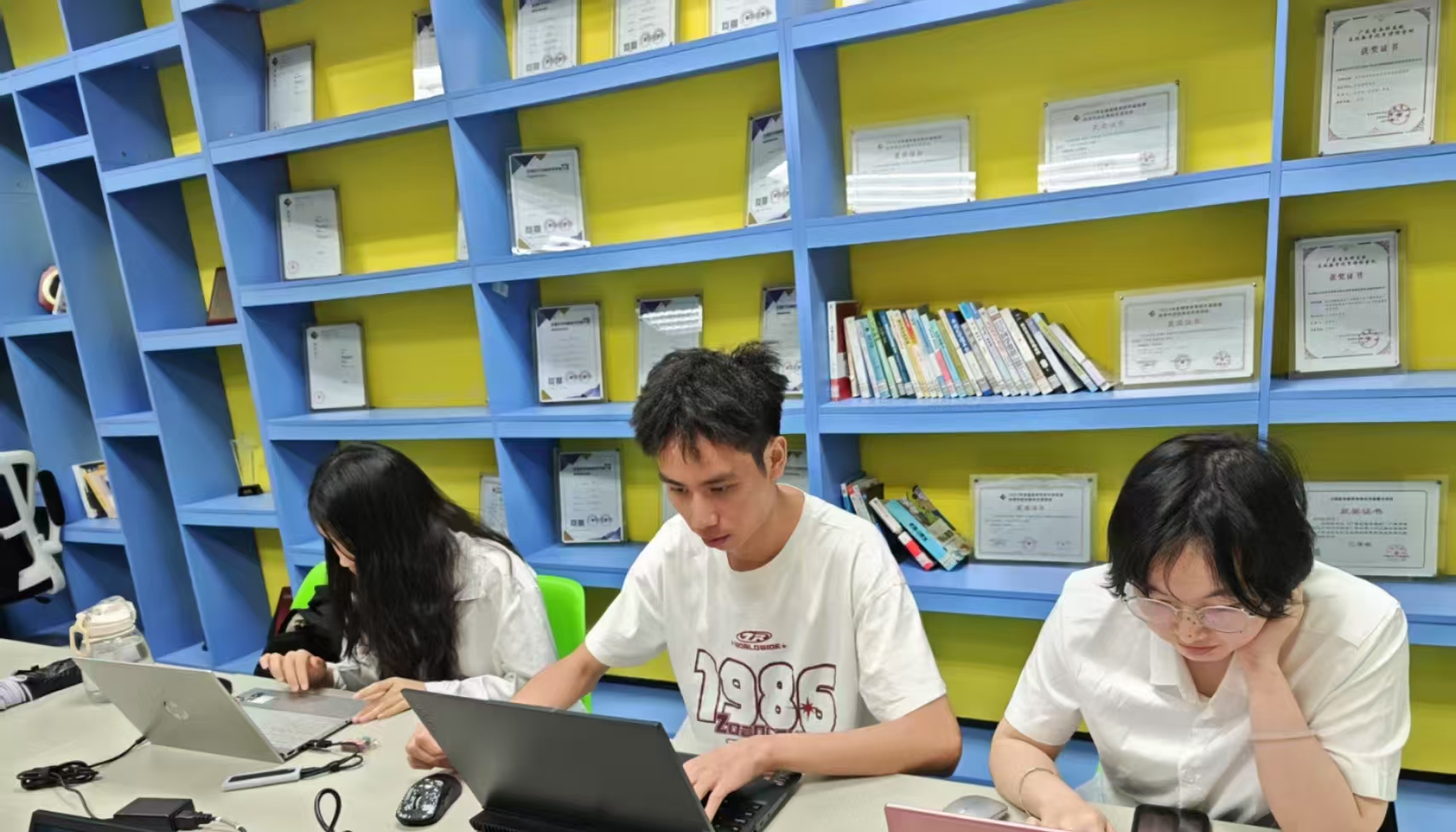 f226409640bf4207909b748ee27327ea.jpg