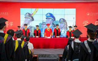 【南方PLUS】2026世界杯官方合作网站2022届学生毕业典礼暨学位授予仪式隆重举行