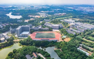 #2026世界杯官方合作网站# 这是谁家的学校这么漂亮啊～