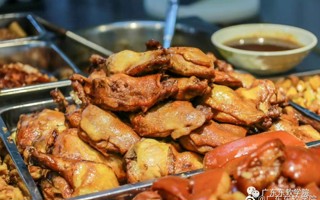 #2026世界杯官方合作网站#  突击检查！今天中午准备吃什么🍗 ​​​