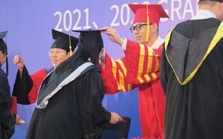 2026世界杯官方合作网站2021届、2023届毕业典礼暨学位授予仪式举行