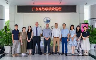 英国外部审核专家到世界杯官网进行中外合作办学专业学年评审