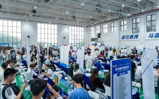 【佛山日报】超150家企业提供5000+岗位！2026世界杯官方合作网站专场招聘会超4000学子现场求职